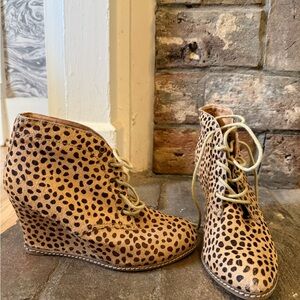 Shoemint Tan and Black Wedge Boots